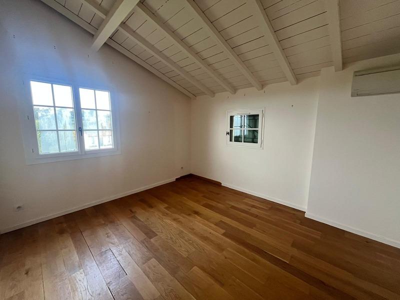 Propriété - 220 m² - 8 pièces