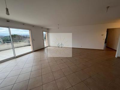 Appartement - 120 m² - 5 pièces