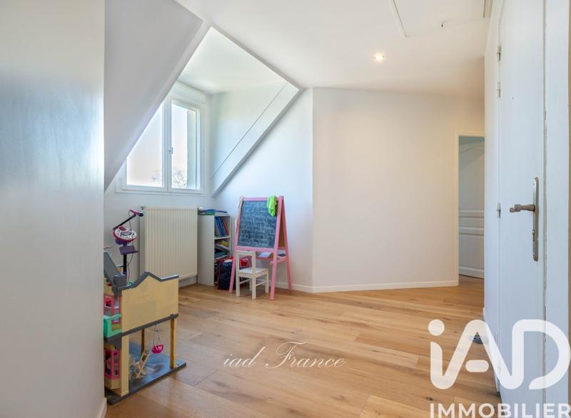 Maison - 230 m² - 8 pièces