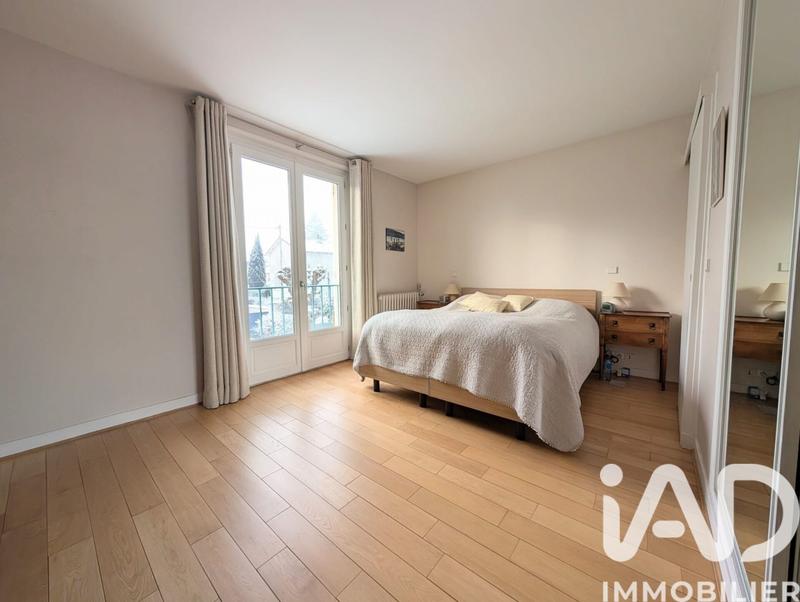 Maison - 237 m² - 8 pièces