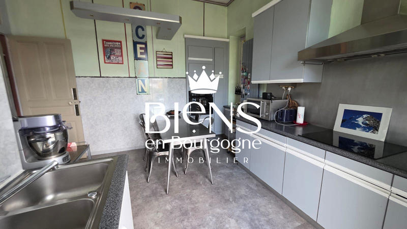 Maison - 200 m² - 9 pièces