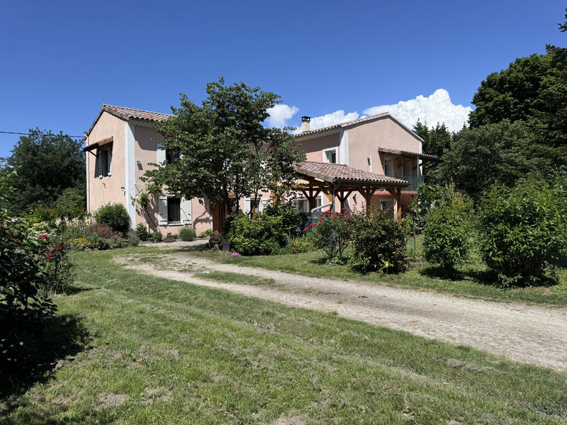 Maison - 246 m² - 8 pièces