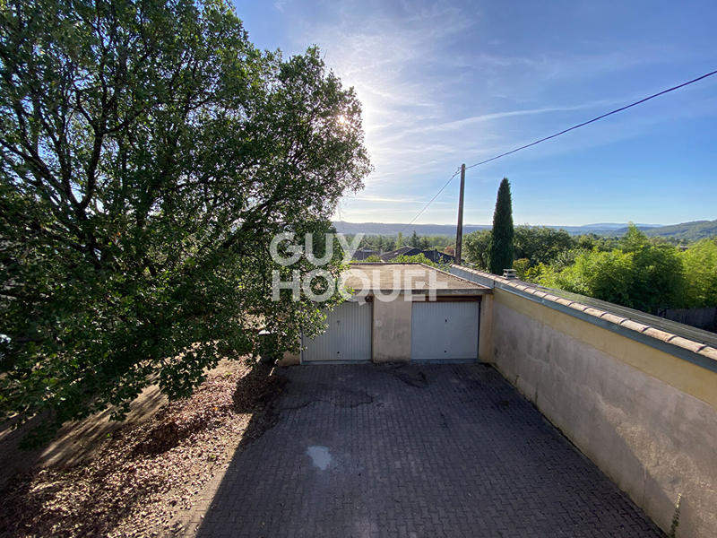 Maison - 220 m² - 10 pièces