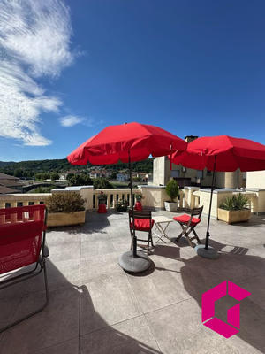 Maison - 337 m² - 9 pièces