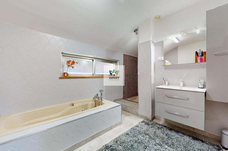 Villa - 231 m² - 8 pièces