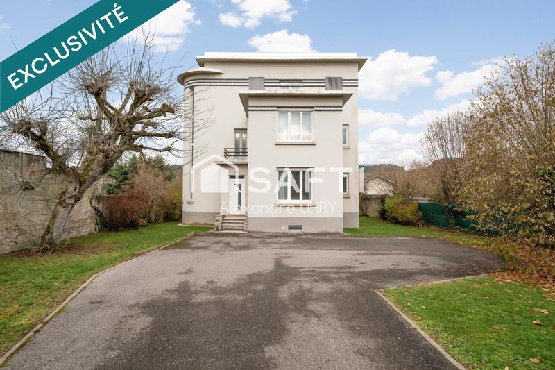 Maison - 250 m² - 8 pièces