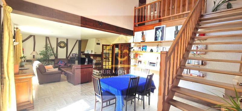 Propriété - 250 m² - 6 pièces