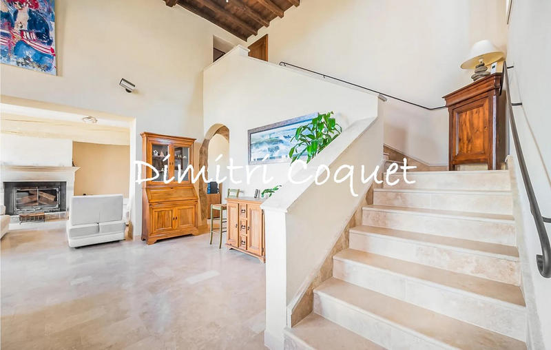 Propriété - 415 m² - 14 pièces