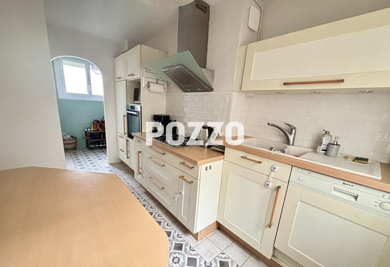 Maison - 90 m² - 5 pièces