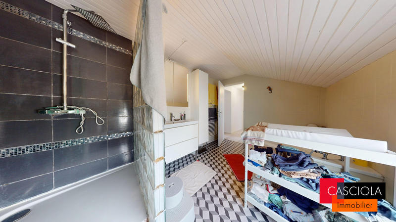 Maison - 111 m² - 5 pièces