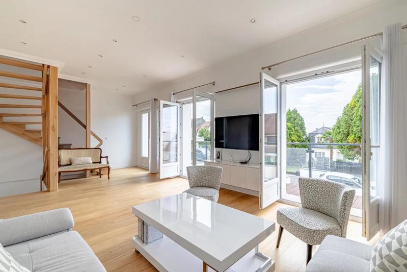 Maison - 200 m² - 7 pièces