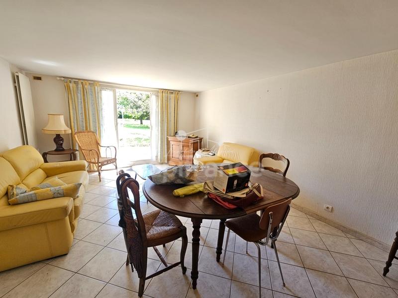 Maison - 241 m² - 9 pièces