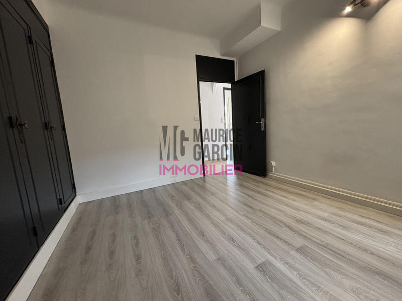 Maison - 312 m² - 9 pièces