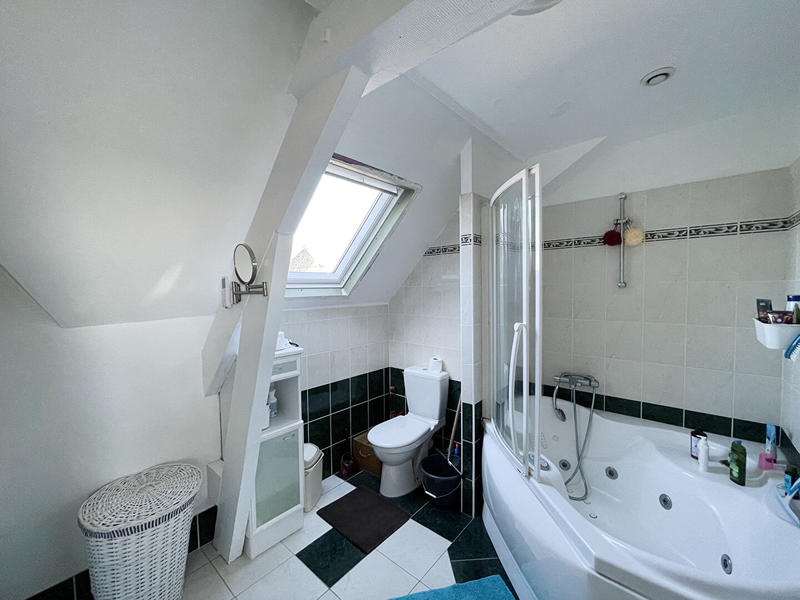 Maison - 198 m² - 8 pièces