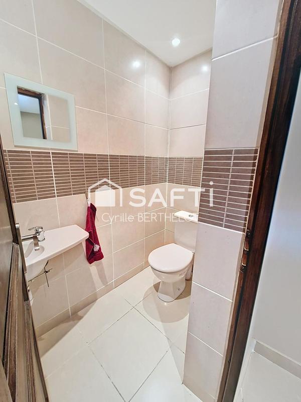 Maison - 219 m² - 9 pièces