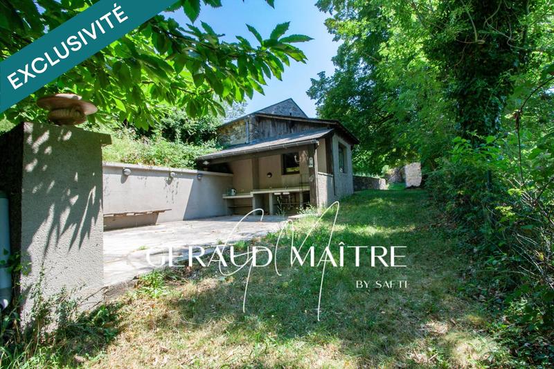 Maison - 1 080 m² - 90 pièces