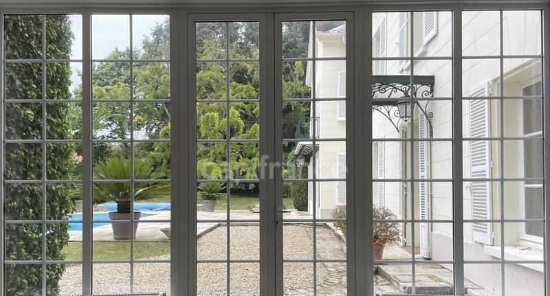 Maison - 600 m² - 16 pièces