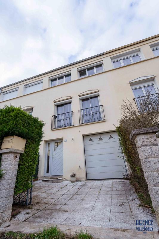 Maison - 92 m² - 5 pièces