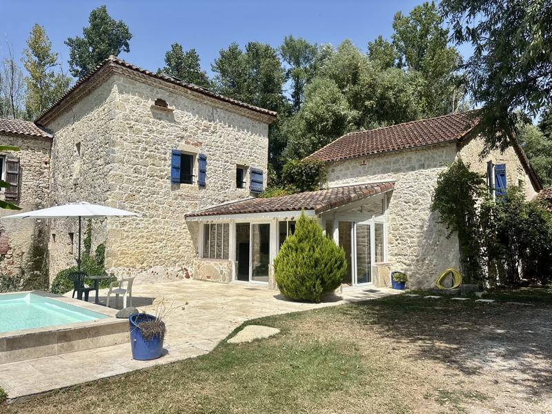 Maison ancienne - 223 m² - 10 pièces
