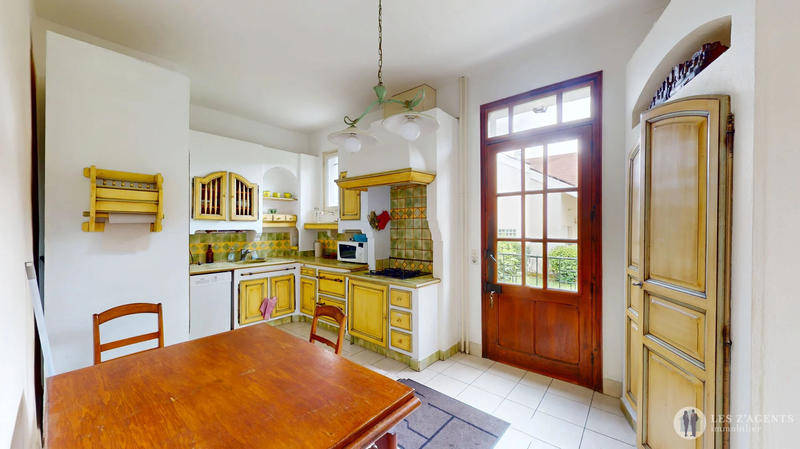 Maison - 299 m² - 8 pièces