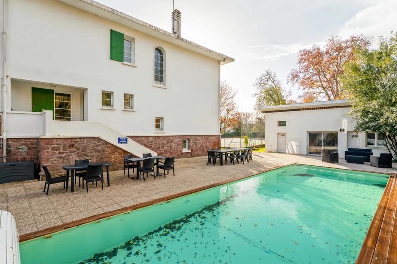 Maison - 235 m² - 6 pièces