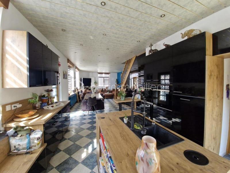 Maison - 185 m² - 9 pièces