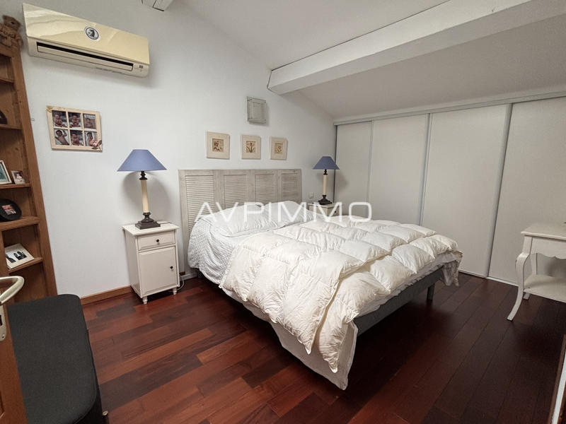 Villa - 200 m² - 5 pièces