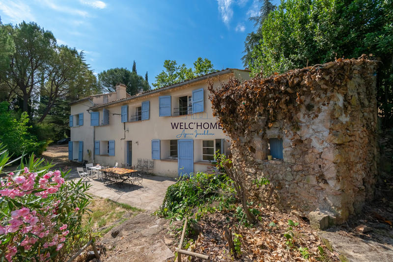 Maison - 200 m² - 8 pièces