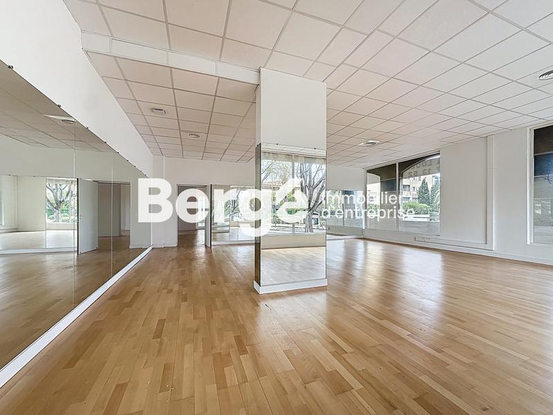 Local commercial - 262 m²