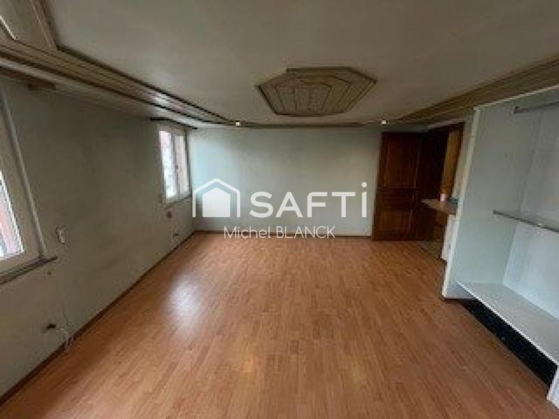 Maison - 240 m² - 10 pièces