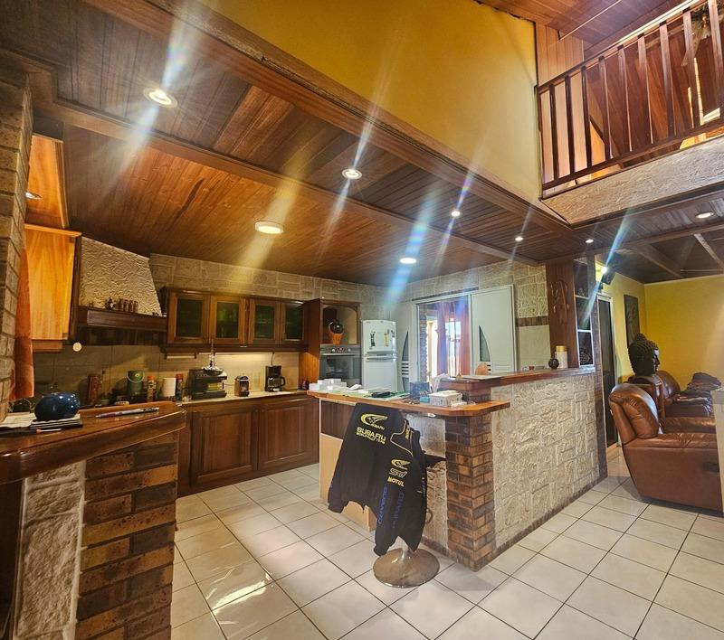 Maison - 301 m² - 9 pièces