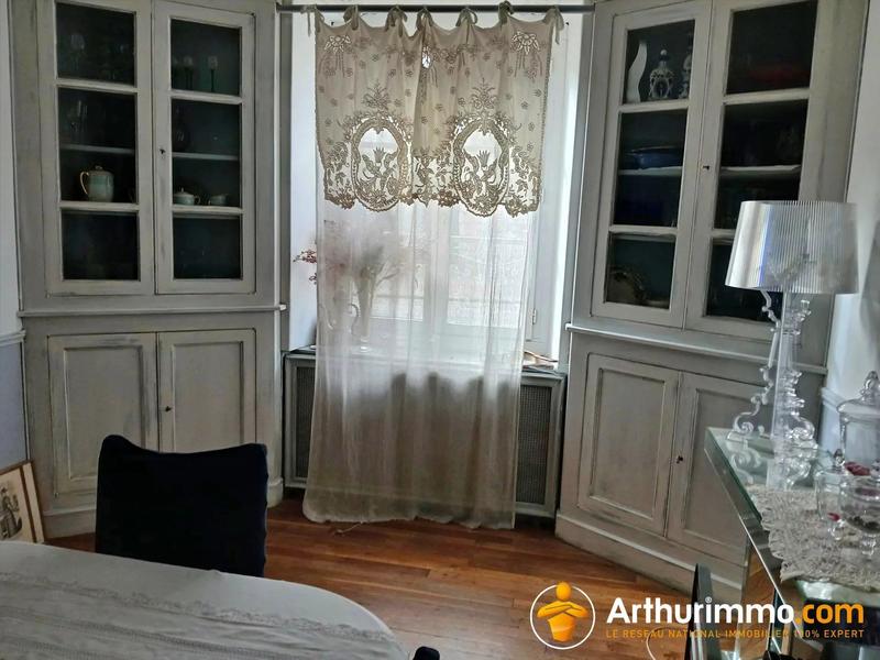 Maison - 228 m² - 9 pièces