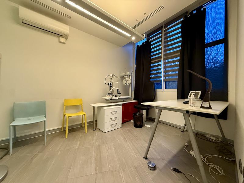 Local d'activités - 302 m² - 11 pièces