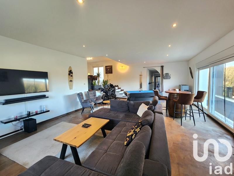 Maison - 303 m² - 8 pièces