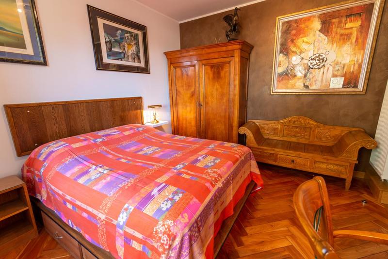 Demeure - 273 m² - 11 pièces