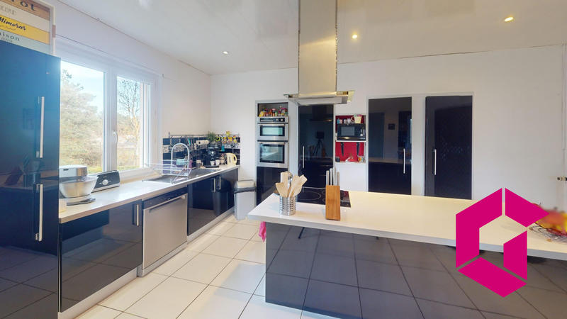 Maison traditionnelle - 243 m² - 5 pièces