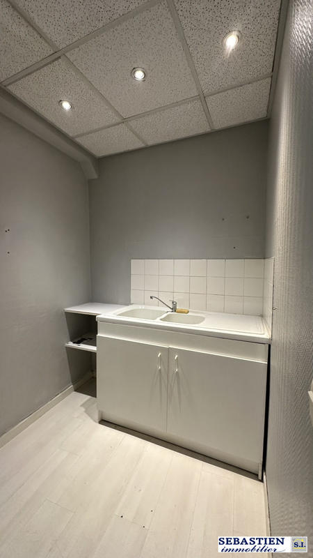 Local commercial - 76 m² - 6 pièces