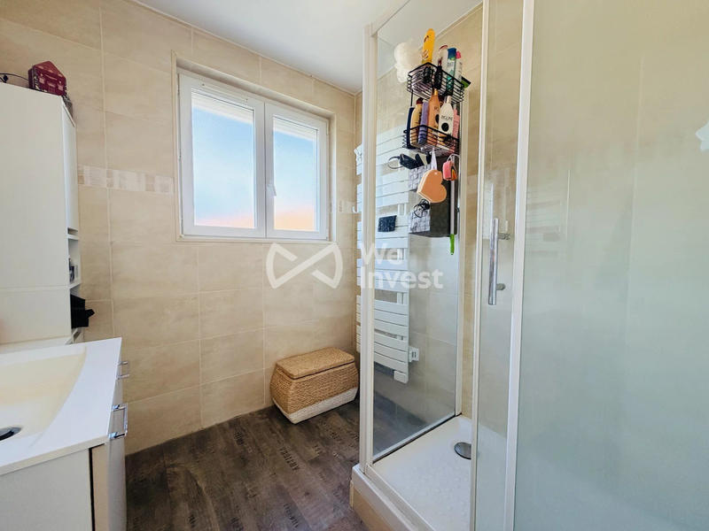 Maison - 182 m² - 9 pièces