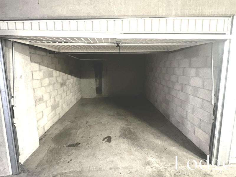 Parking / Garage - 15 m²