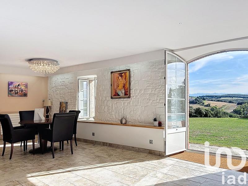 Maison - 660 m² - 16 pièces