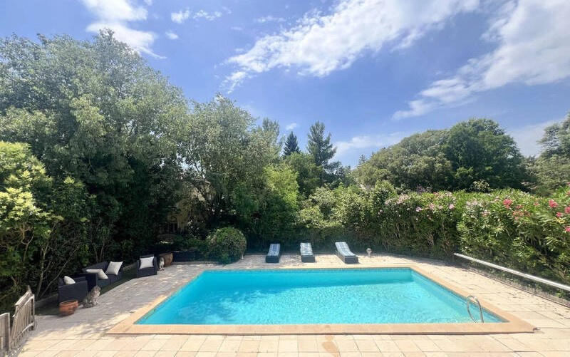 Maison - 217 m² - 8 pièces