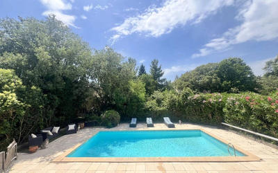 Maison - 217 m² - 8 pièces