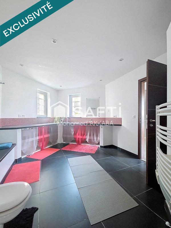 Maison - 300 m² - 8 pièces