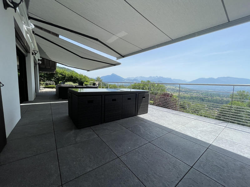 Maison - 228 m² - 7 pièces