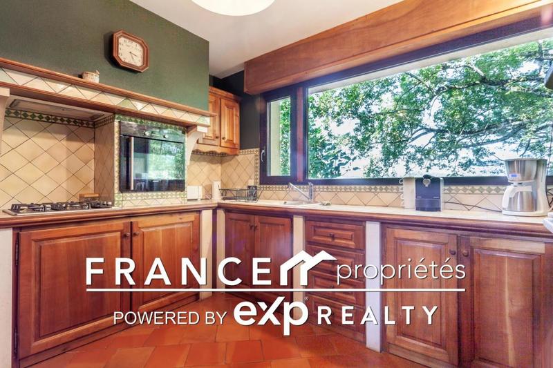 Maison - 223 m² - 7 pièces