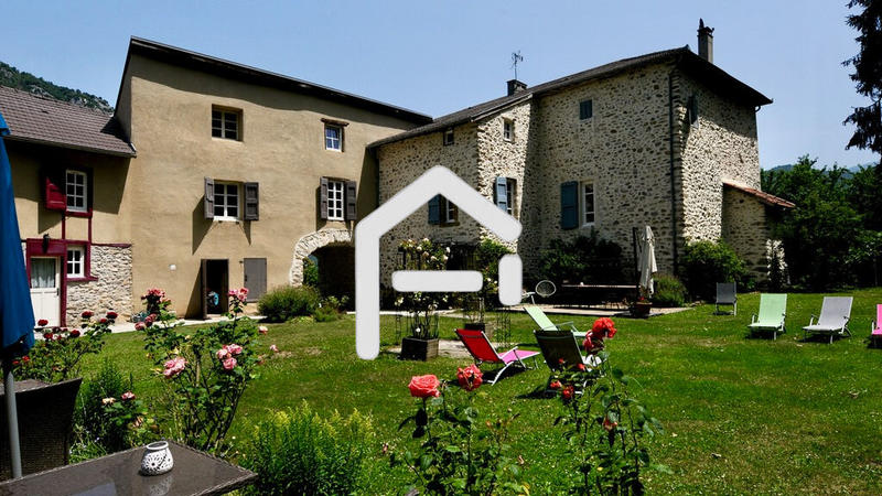 Maison - 840 m² - 22 pièces