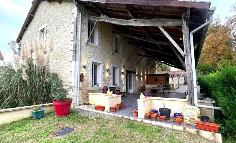 Maison en pierre - 260 m² - 8 pièces