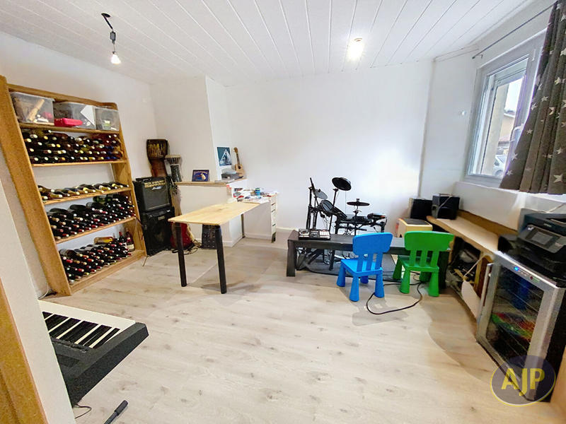 Maison - 176 m² - 8 pièces