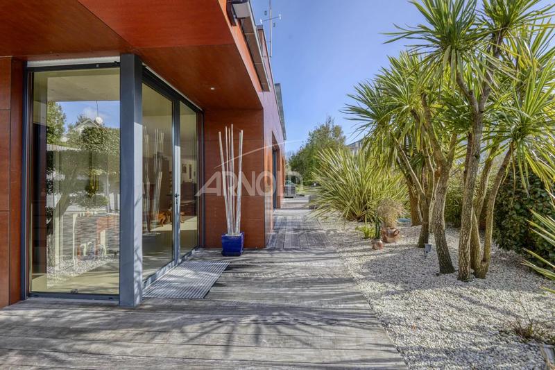 Maison - 220 m² - 7 pièces