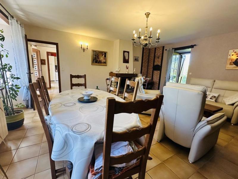 Propriété - 190 m² - 8 pièces